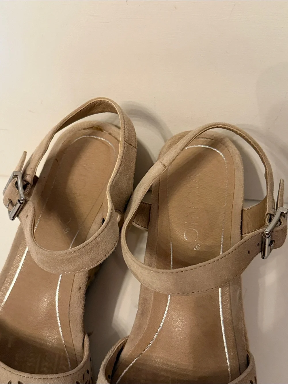 VIONIC SHOES SANDALS WEDGE STRAPS BUCKLES TAN SUEDE SIZE 7.5
